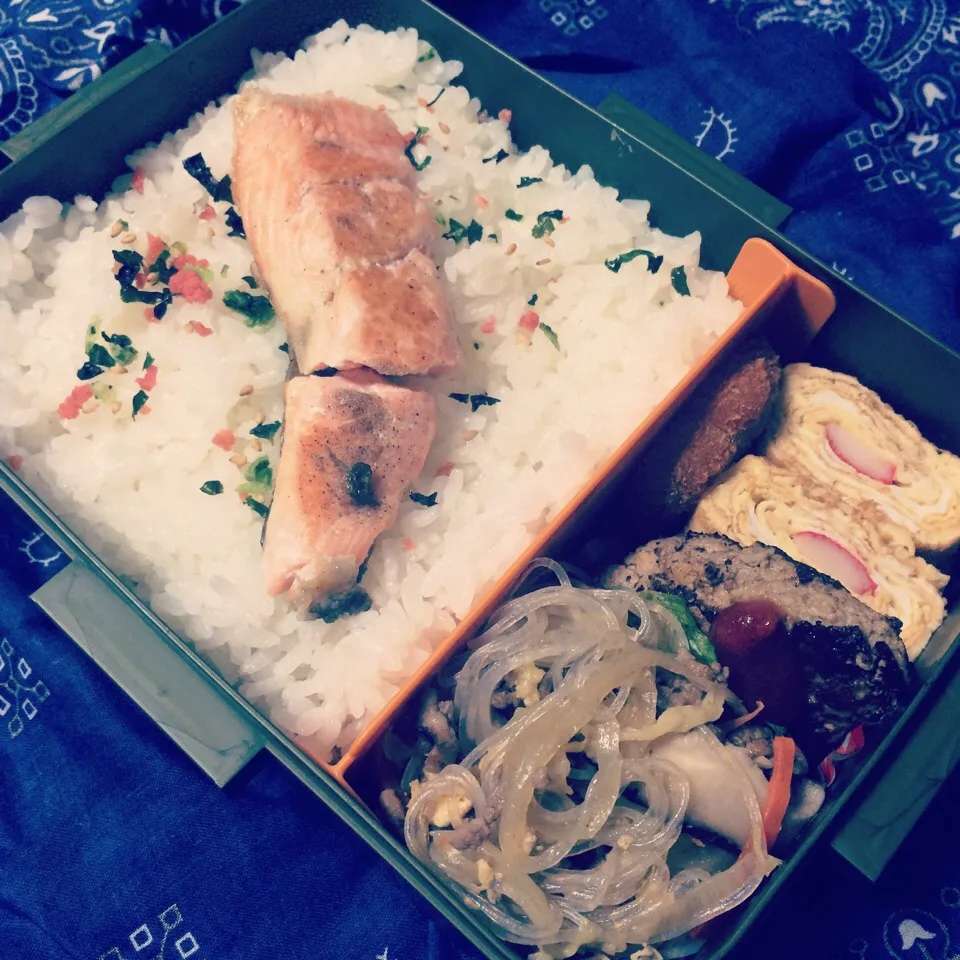 ♡ダンナ弁当♡  ☺︎チャプチェ   ☺︎ミニハンバーグ  ☺︎たまご焼き  ☺︎白身魚フライ  ☺︎鮭|Naaさん