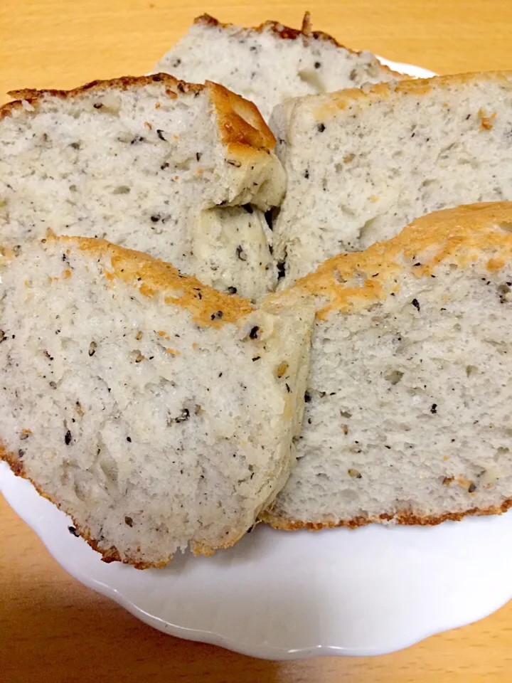 バターなしの、残りご飯 黒ゴマ豆乳パン|ぴーちゃんさん