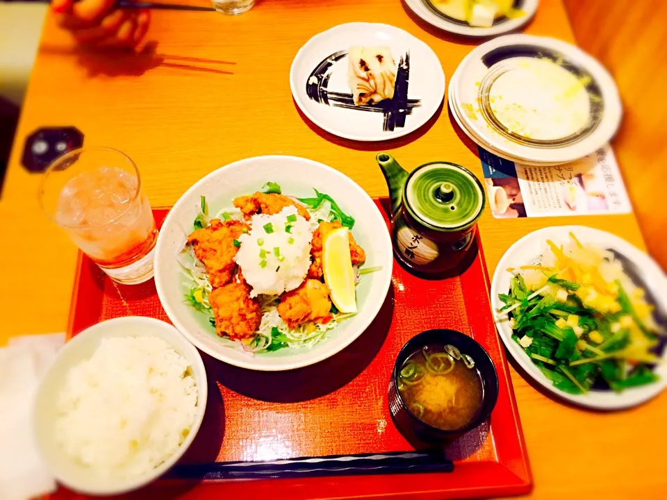 菜々家のサラダ唐揚げ定食|ともうみさん