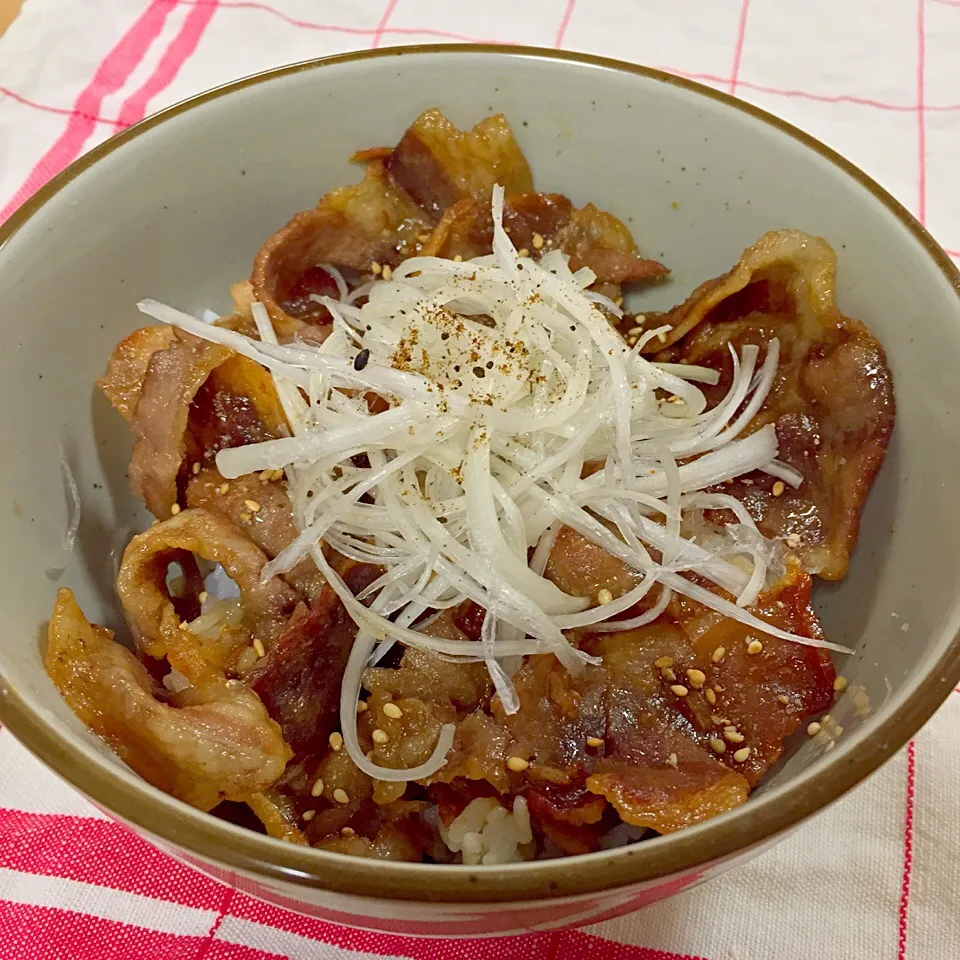 豚丼🐽|アッツさん