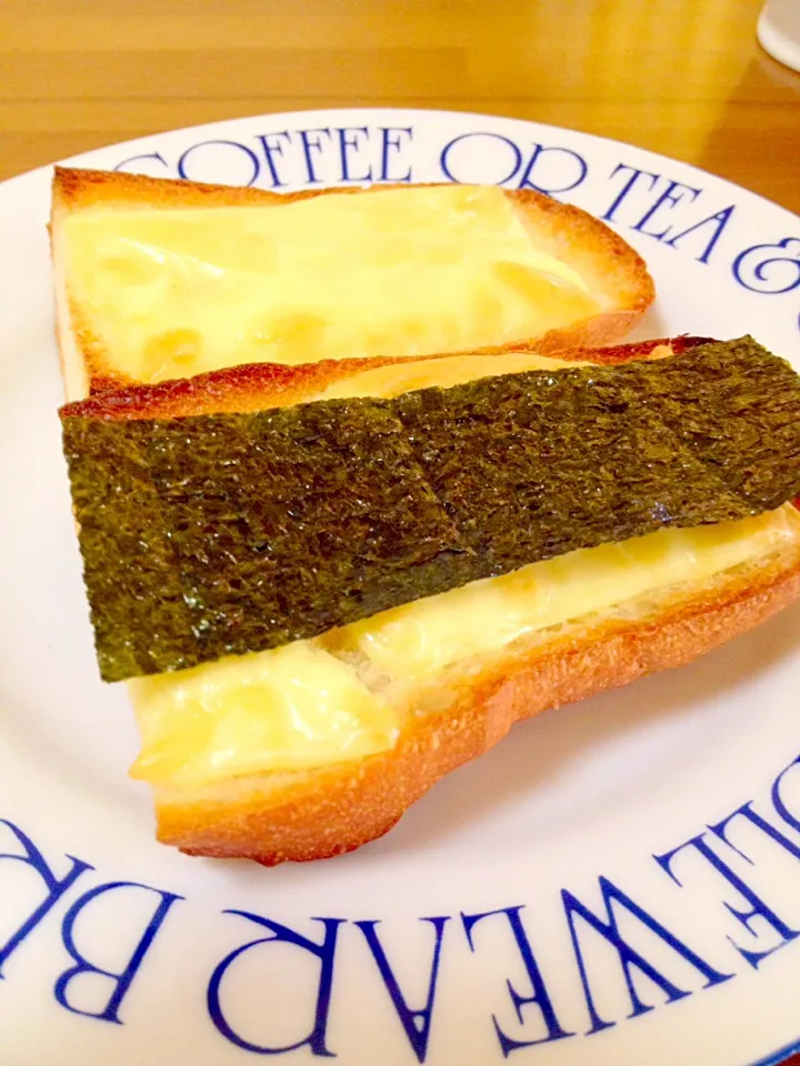 フランスパンのトースト🍞とろけるチーズ＆味付け海苔のせ|まいりさん
