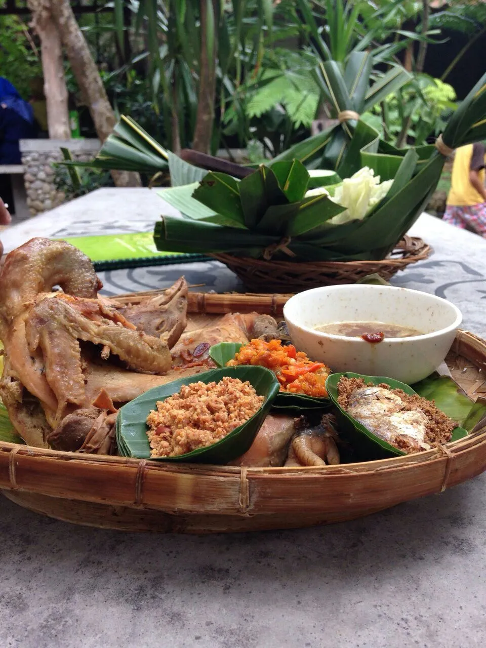 chicken ingkung with uduk rice
 #Indonesian cuisine 
#jogjacuisine|Citra Indahさん