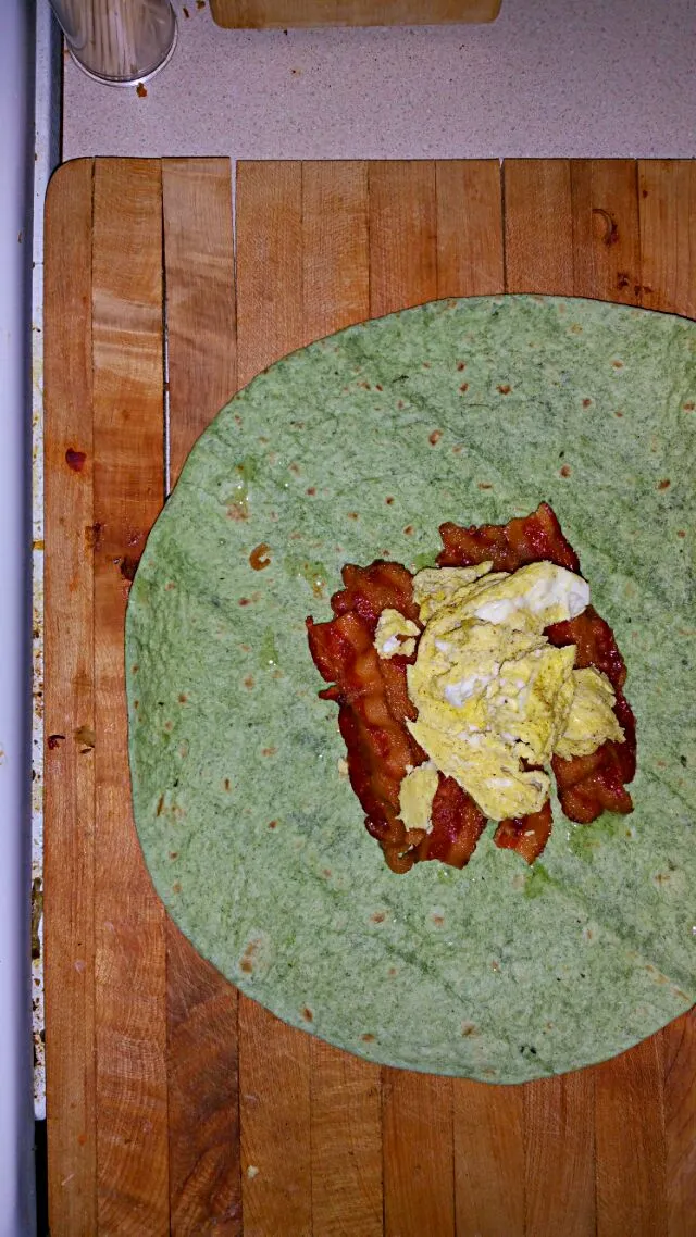 #SundayBreakfast Breakfast Burrito, egg bacon, green  spinach wrap #Breakfast/Brunch #Healthy|Kellea Tibbsさん