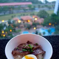 Beef bowl with molten egg|gohyuchongさん