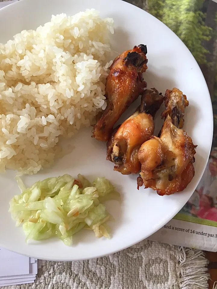 Chicken and cucumber salad with sticky rice! 4/12|Didi Duangさん