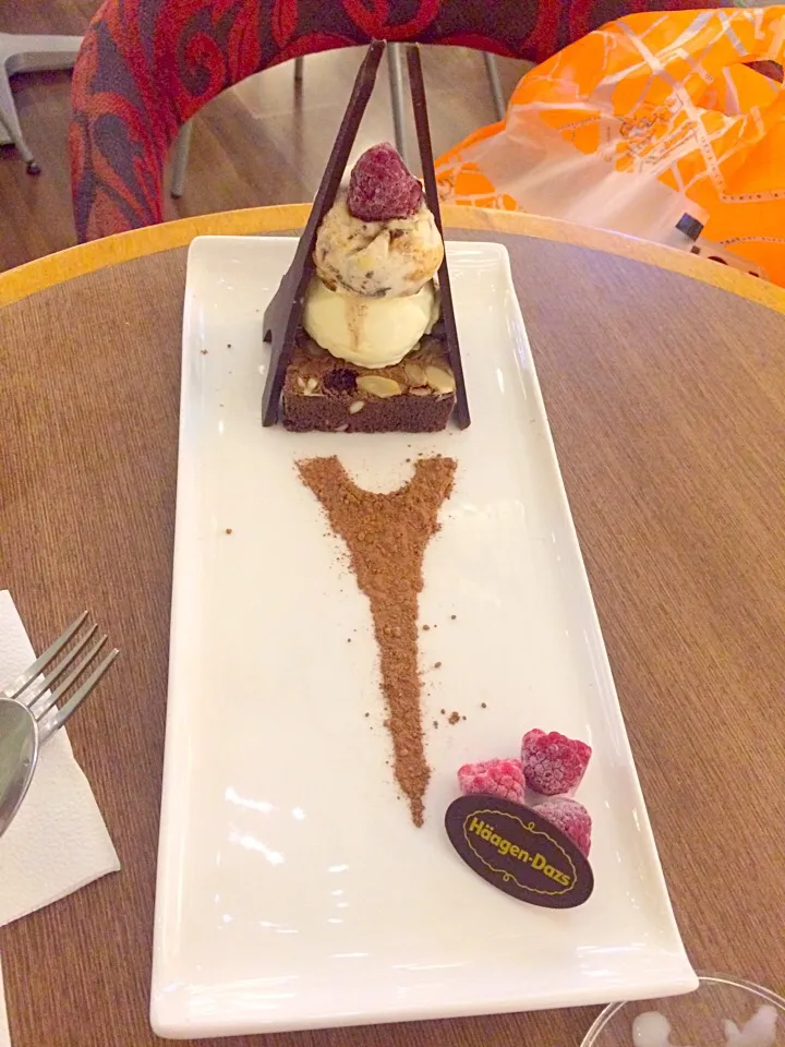 Snapdishの料理写真:Parisian Chocolate Tower🍫|Stamp P.さん