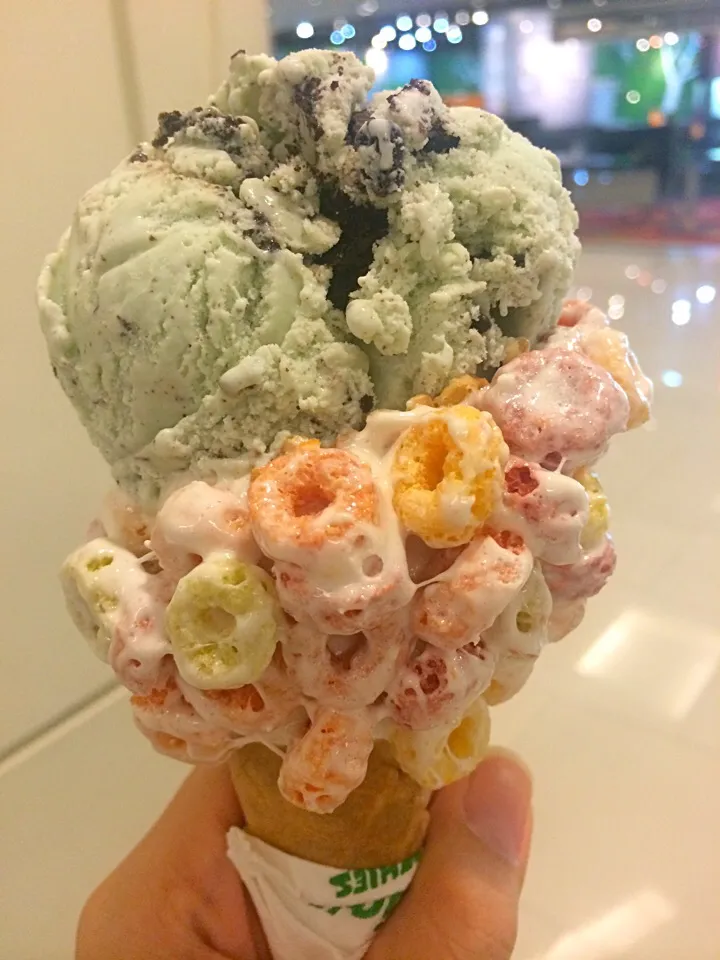 Fruitloop marshmellow cone with chocolate mint icecream 🍦|Stamp P.さん