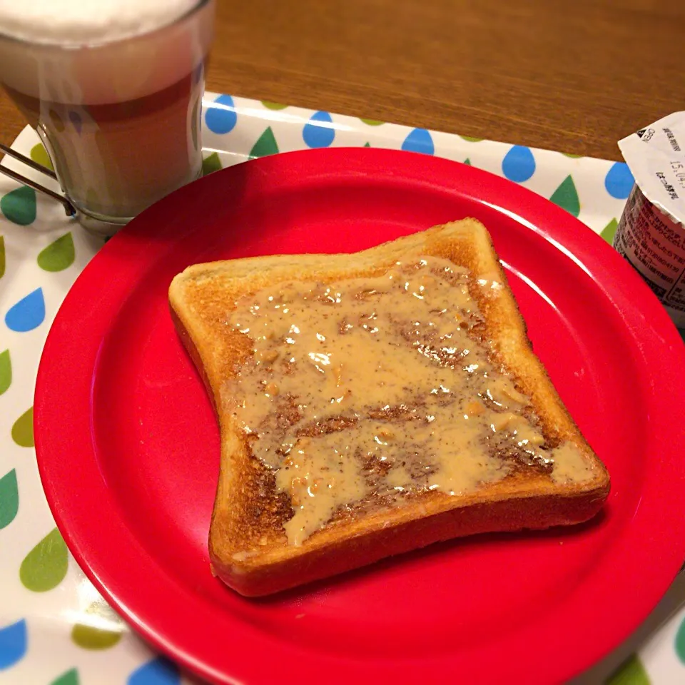 ピーナツクリームトースト ヨーグルト カフェラテ|さるさん