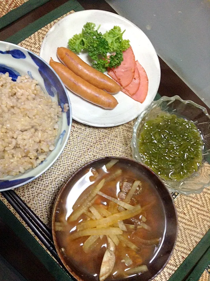 めかぶ＆ウィンナーとハム＆めかぶ＆あさりの味噌汁|まぐろさん