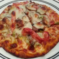 Snapdishの料理写真:Mushroom, Asparagus, & Roasted Red Pepper Pita Pizza|Melissa Marie Hallさん