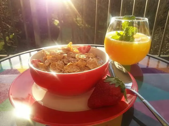 Snapdishの料理写真:cereal and orange juice|CHUENCHAIさん