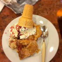 Baked apple pie topped with vanilla ice cream sprinkles and cone. 🍴 Bon appetite|Kaevonさん