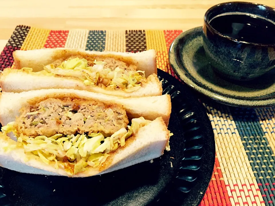 春キャベツたっぷり♡甘くてふわふわメンチカツ(o^^o)朝はサンドウィッチで🍴|piton810さん