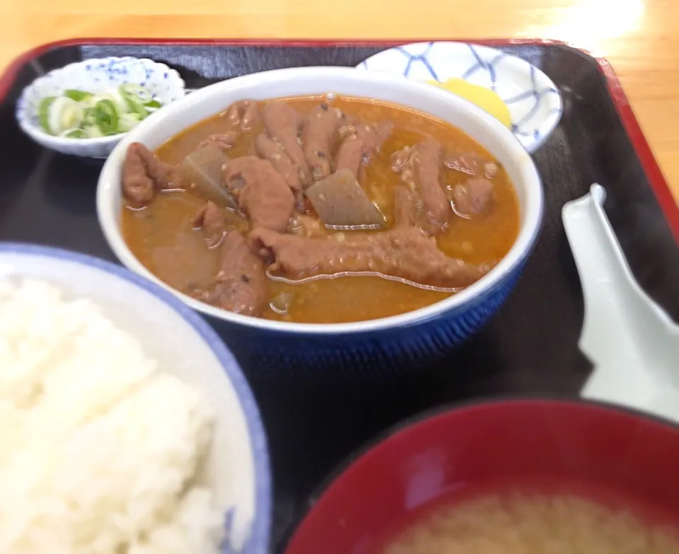 朝ごはん もつ煮定食|ぽんたさん