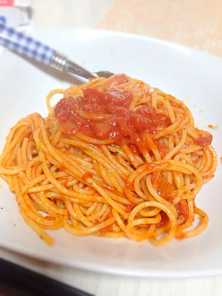 お昼にトマトソースパスタ|あやにん食堂さん