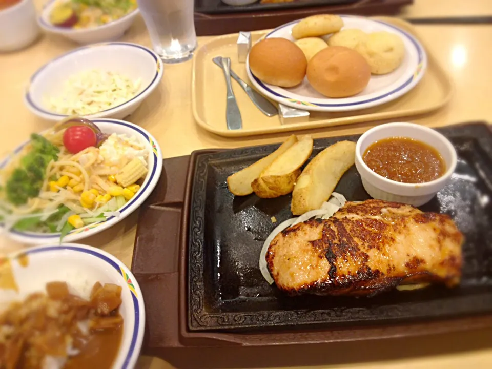 次女とステーキガストでガッツいてきました！醤油麹の豚肉！ぶあつーい！|Tomomi Kigoshiさん