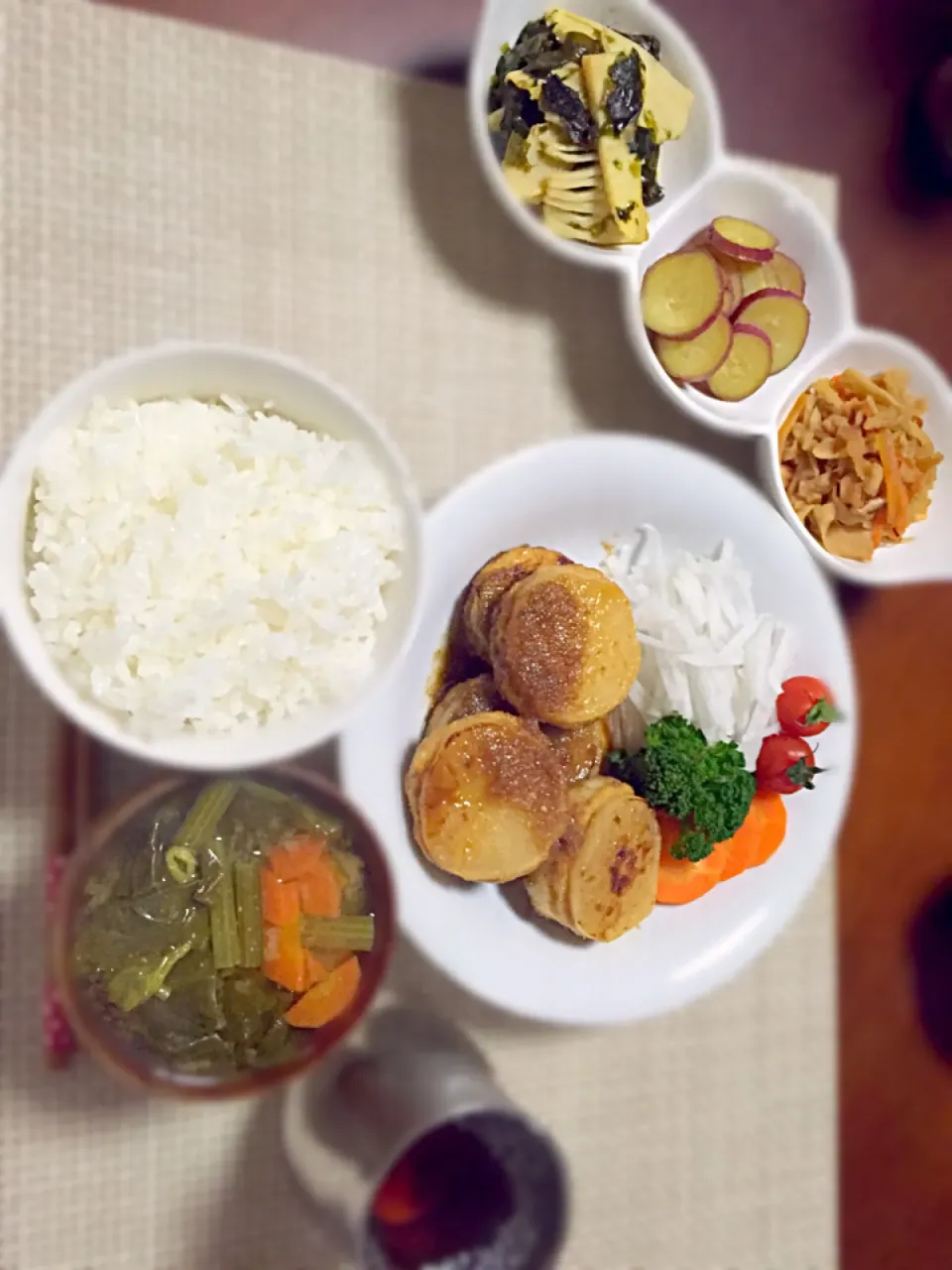 ほうれん草と人参の味噌汁&大根と蒸し野菜サラダ&鶏挽肉の大根サンド(ゴマ醤油)切り干し大根&さつまいもの甘露煮&筍とわかめの醤油炒め❤︎|あゆかさん