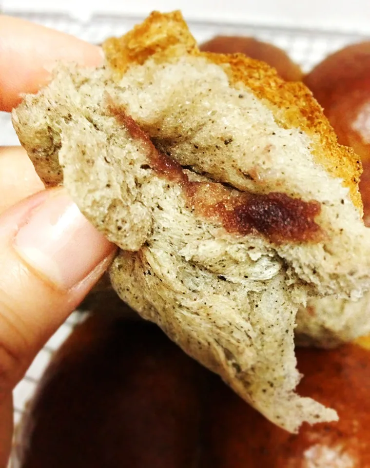 Black sesame bun with red bean filling|coxiella24さん