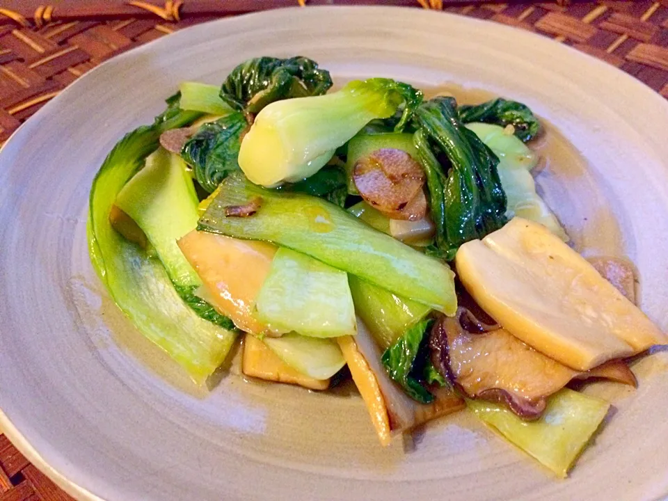 Salty stir-fried of qing-geng-cai&king trumpet mushroom🌿炒青菜🍄青梗菜とｴﾘﾝｷﾞの塩味炒め|🌈Ami🍻さん