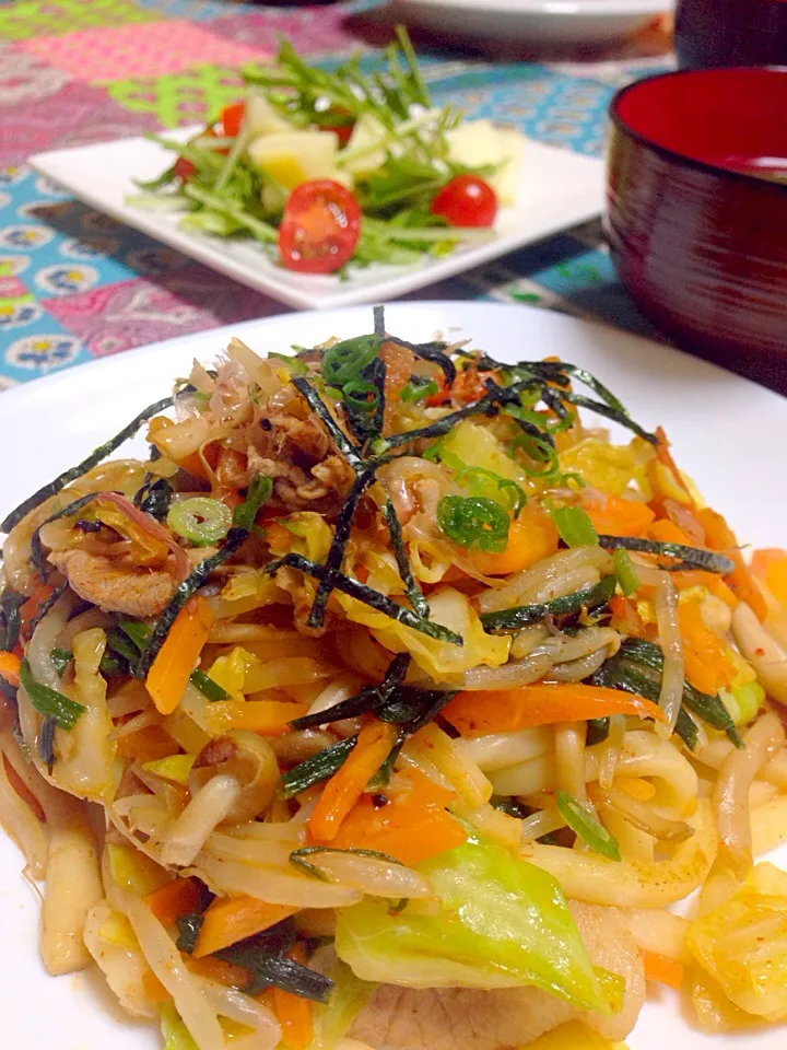 Snapdishの料理写真:お野菜たっぷりキムチ焼きうどん|Chihiroさん