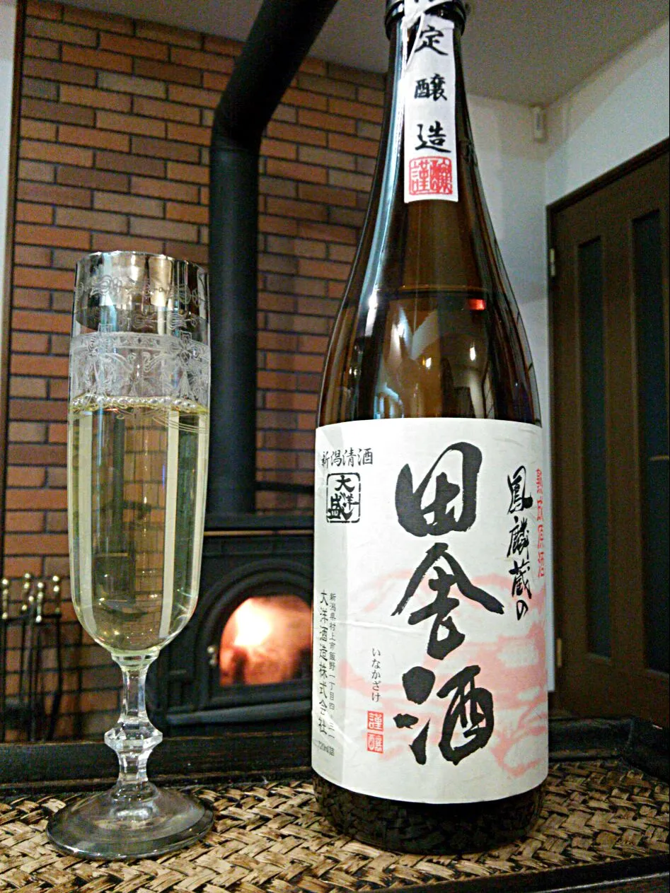 またまた寒くなったのでストーブ焚いて～♪日本酒～♪
昨年村上市の蔵元で求めた限定醸造の原酒～度数20度でくーらクーラ(^_^)/~~|quitaさん