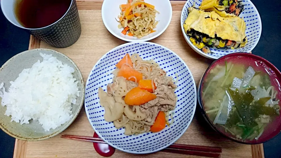 Snapdishの料理写真:豚肉と蓮根の煮物、ひじきのオムレツ、切り干し大根の煮物|けむまきさん