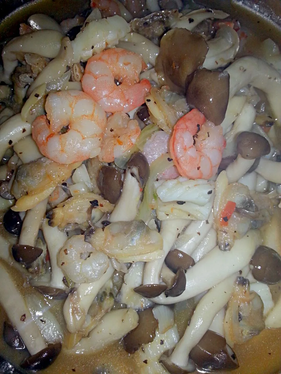 sweet spicy mushroom with mix seafoods|Lottie Ibadlit Ninoblaさん