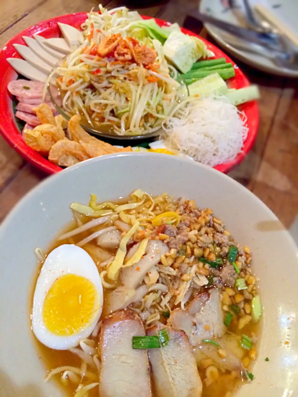 Delicious couple: Thai Spicy Salad & Thai Spicy Noodle with egg.|Chalinee Kalyanamitraさん