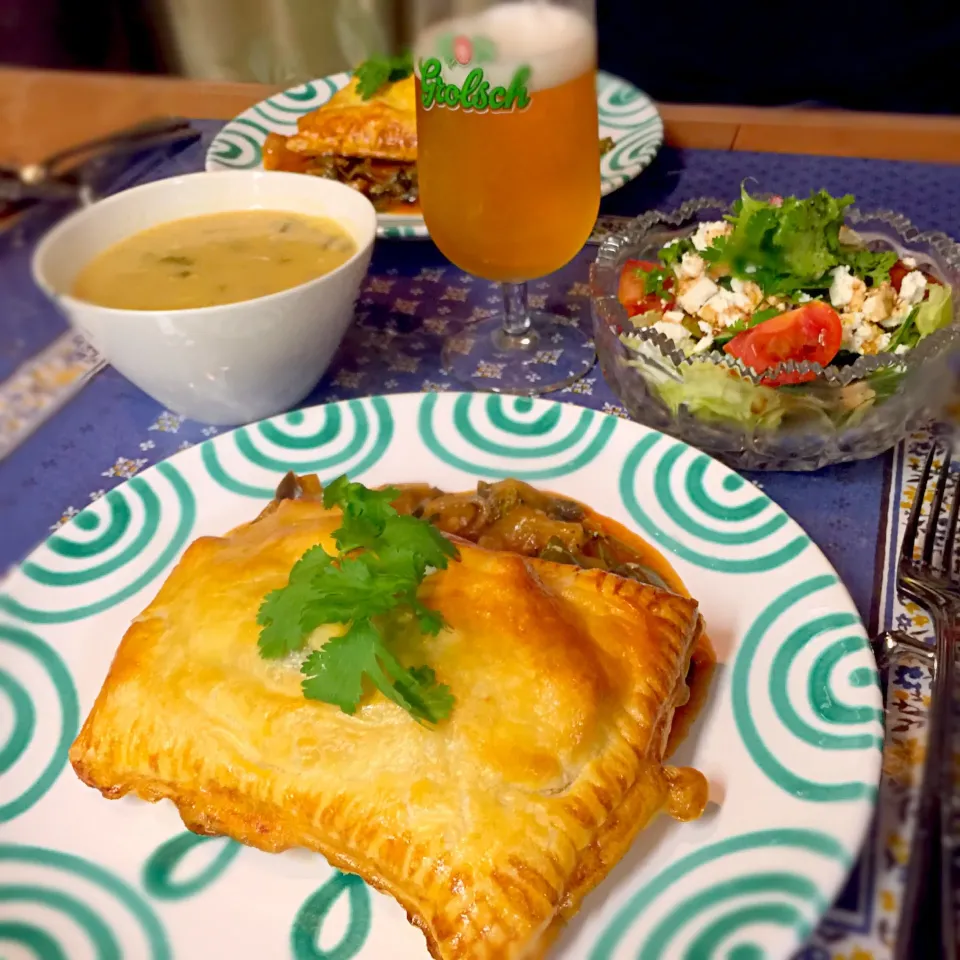 🏡おうちディナー🍴フェタチーズとサーモンのパイ包み焼き〜野菜たっぷりトマトソース〜|moyukitaさん