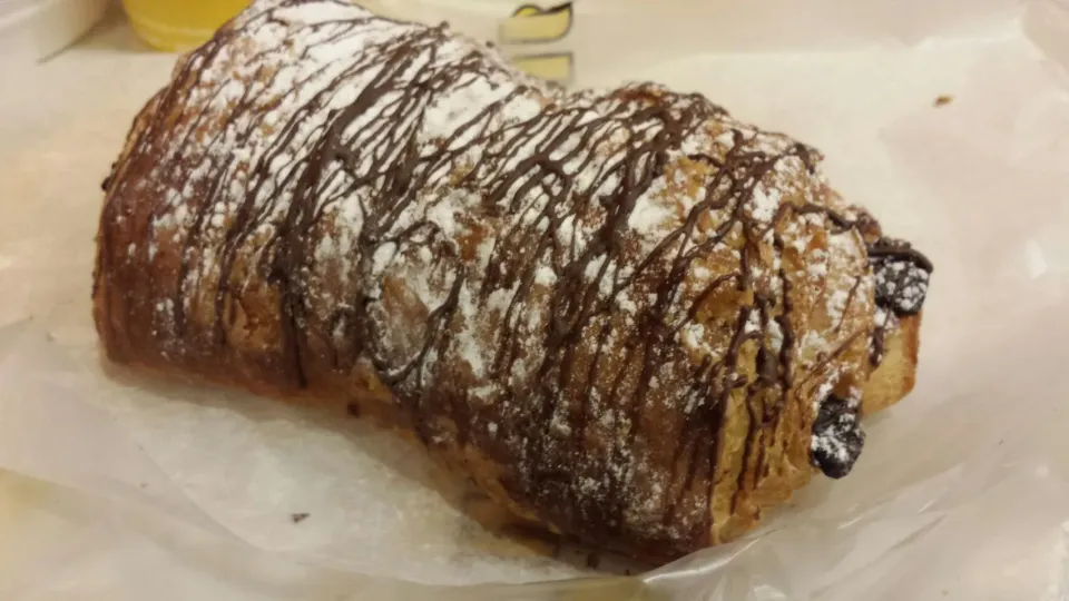 Pain Au Chocolate|Christian J. Torres Cañarteさん