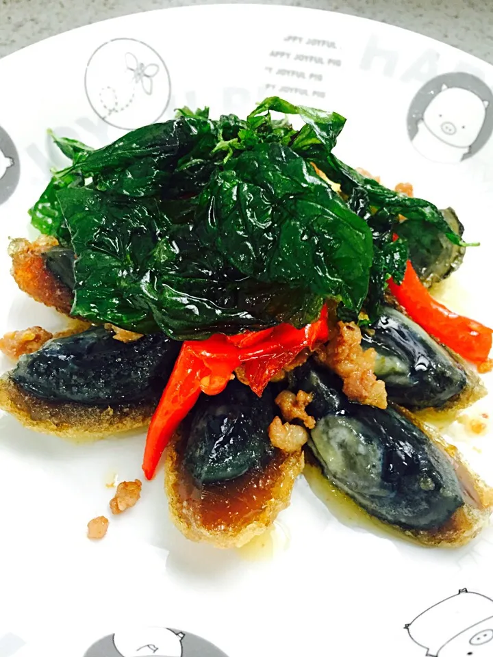 Stir Fried Crispy Basil & Chili Preserved Eggs|Queenさん