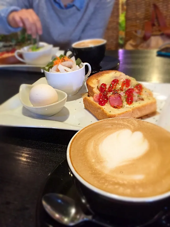 カフェでモーニング((* ´艸｀))|ゆなこさん