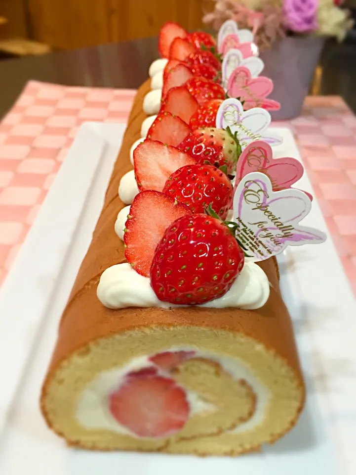 苺のロールケーキ☆|ひぽぽさん