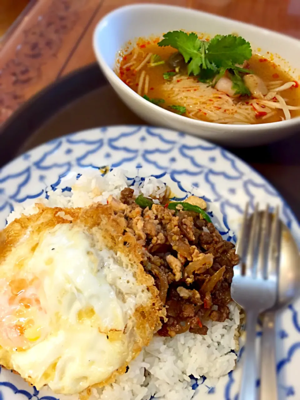 Snapdishの料理写真:カパウライスとトムヤムクンラーメンです。|あーいー🍚さん