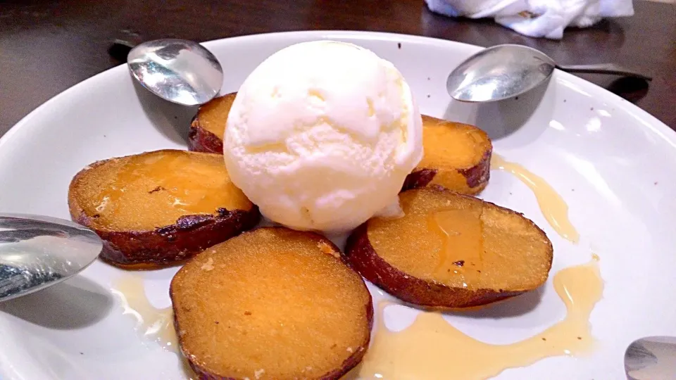 fried sweet potato with ice cream|Wisanu Bird Choungsuwanishさん