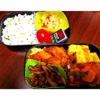 Snapdishの料理写真:2015.4.14♡お弁当🍱
＊ふりかけご飯
＊しそのたまご焼き
＊チキンバー
＊ごぼ天焼き
＊えびのケチャップ炒め
＊きのこと玉ねぎのバター醤油炒め
＊じゃがチーズ(ピザソース)
＊ミニトマト
＊チーズ|kina8さん