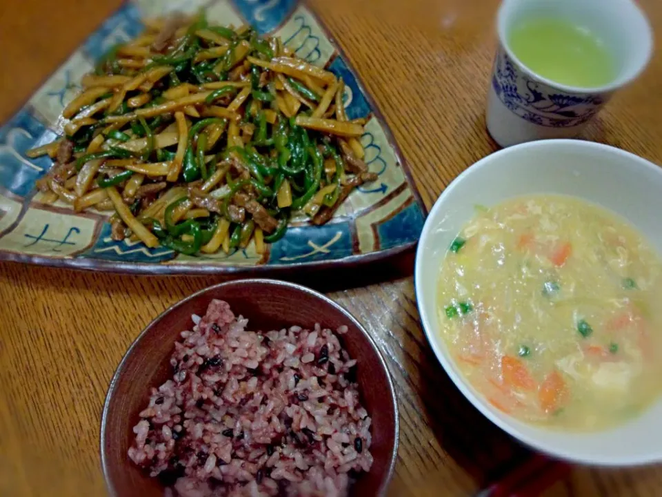 青椒牛肉絲、中華風コーンスープ
娘が作ってくれました|Rogerinaさん