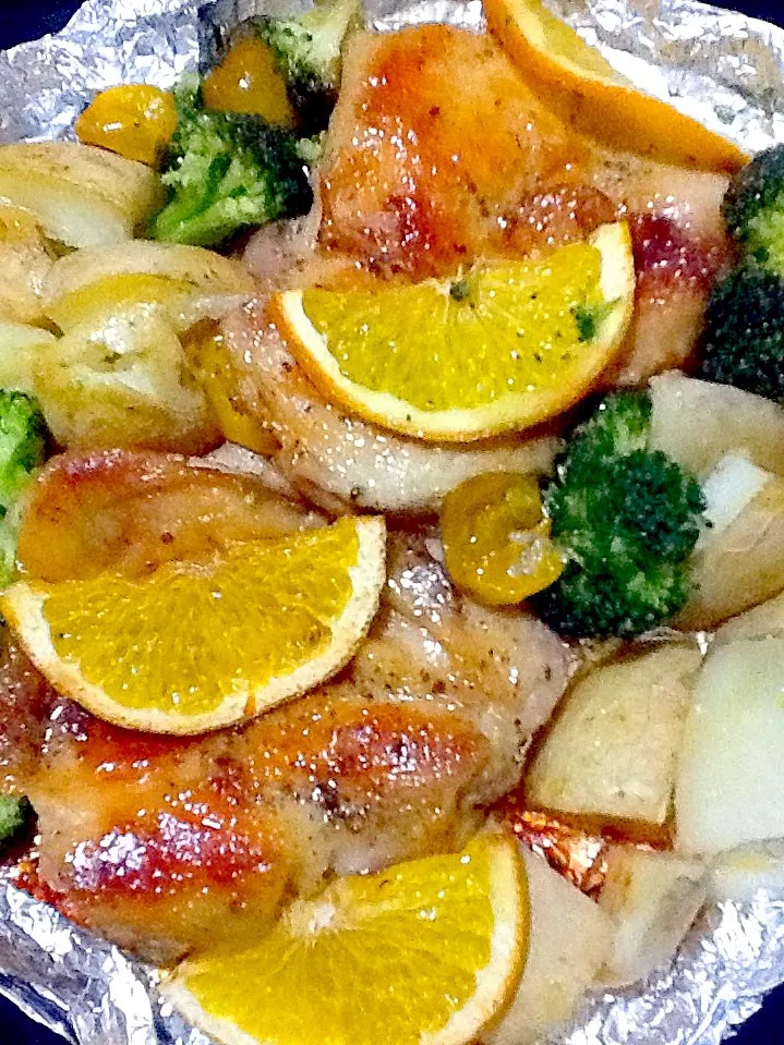 Snapdishの料理写真:Baked Chicken breast with broccoli and orange slice|eatalleyanne's favoritesさん