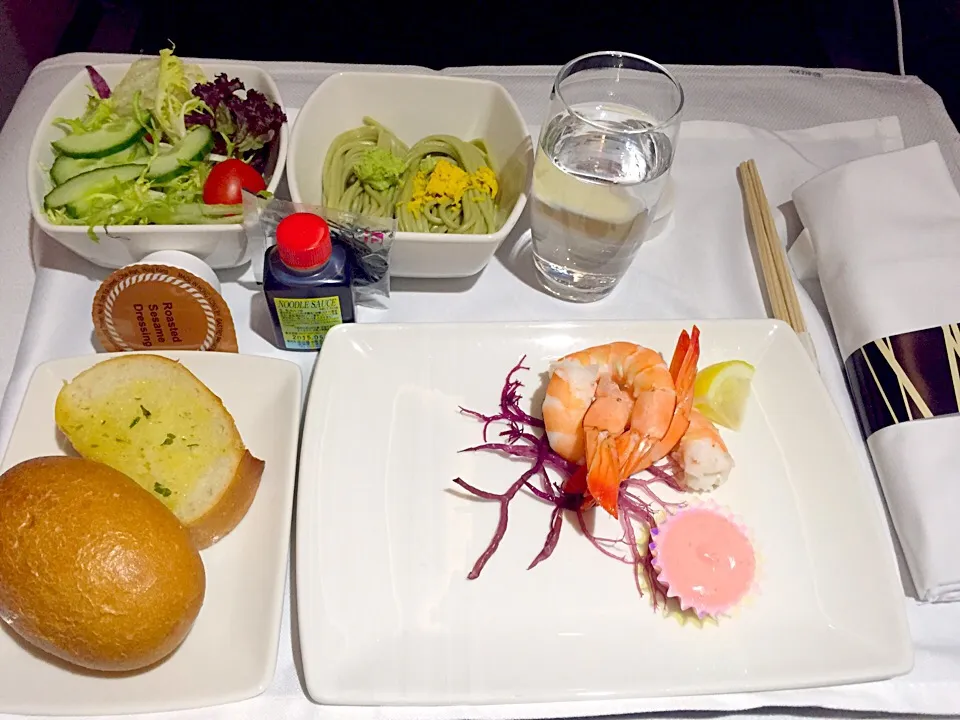 Poached angel prawns with seaweed & plum mayonnaise, mixed seasonal salad, sesame soy dressing|Sky Blueさん