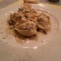 ravioli with potato and bacon, truffle sauce and parmesan thin crackers #mammaluisastable|Maria Suzukiさん