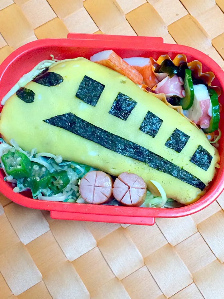 息子弁当🎵 午前保育やけど預かり弁当🚄🚅 玉子の中はカレーライス❤|Snow10さん