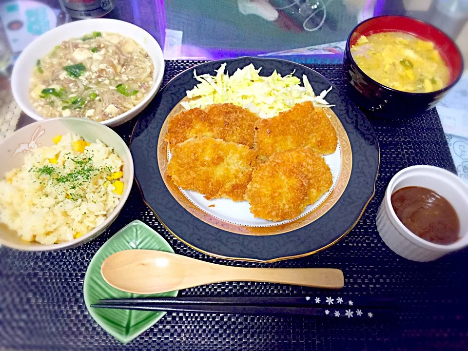 とんかつ。かきたま汁。コーンピラフ。キノコと豆腐のそぼろあんかけ。|OGIPAINさん