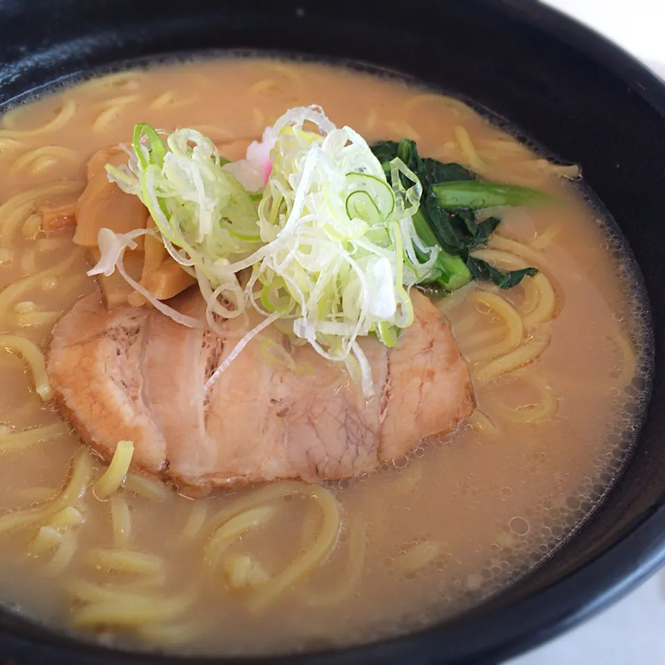 豚骨醤油ラーメン|さるさん