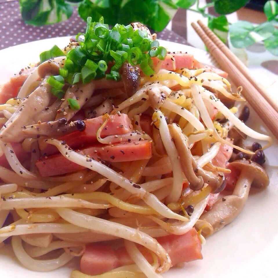 厚切りベーコン&しめじのオイスター焼きそば|優雨【ゆぅ】@ HMH所属さん