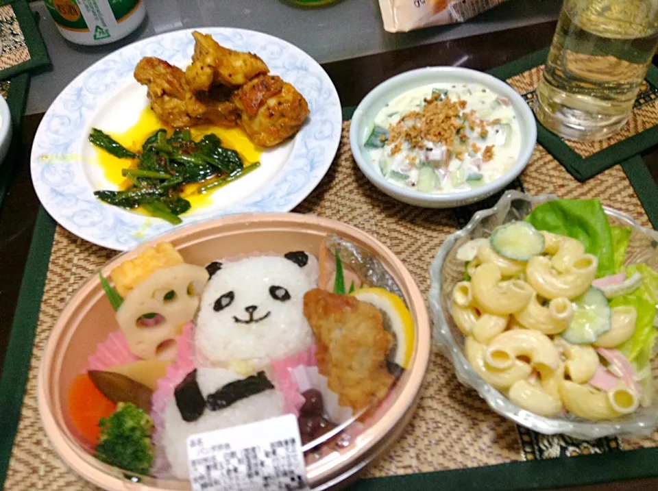 バンダ弁当＆ライタ＆マカロニサラダ＆タンドリーチキン|まぐろさん