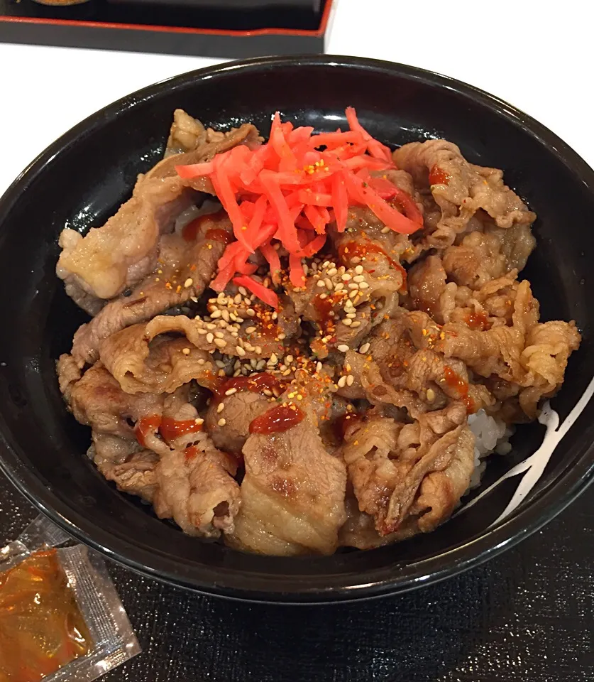 Snapdishの料理写真:牛カルビ丼|るみおんさん