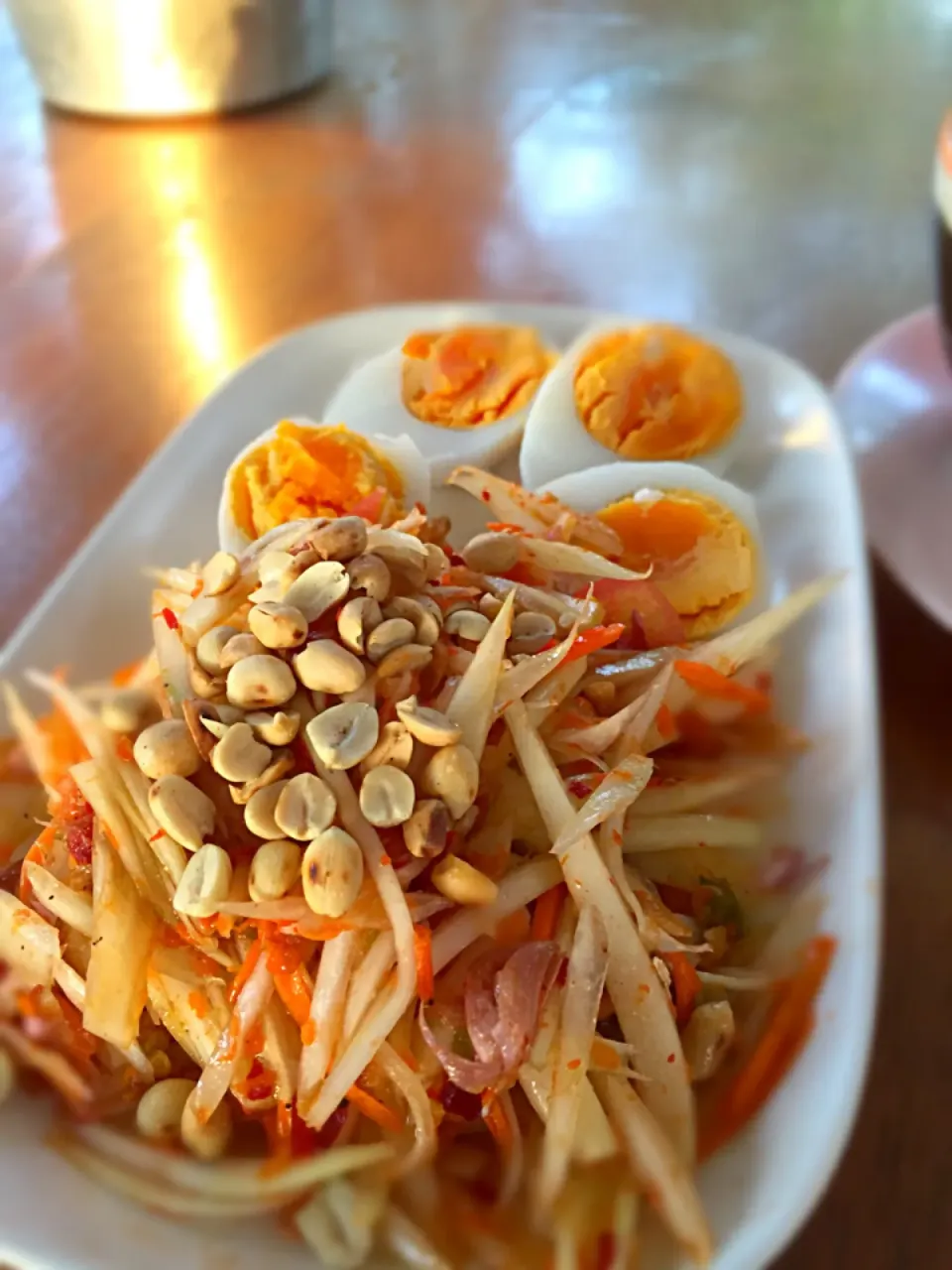 Snapdishの料理写真:ตำไทยไข่ต้ม : papaya salad|Kim Pakinyさん