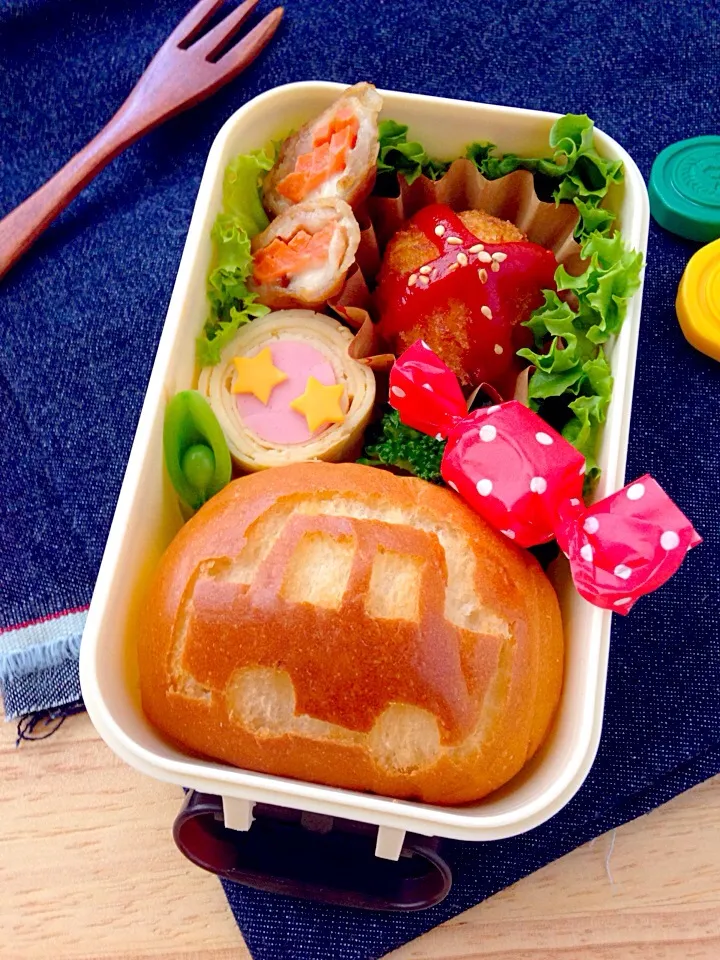 キャラ弁☆ロールパンで車のお弁当|ザッキー☆さん