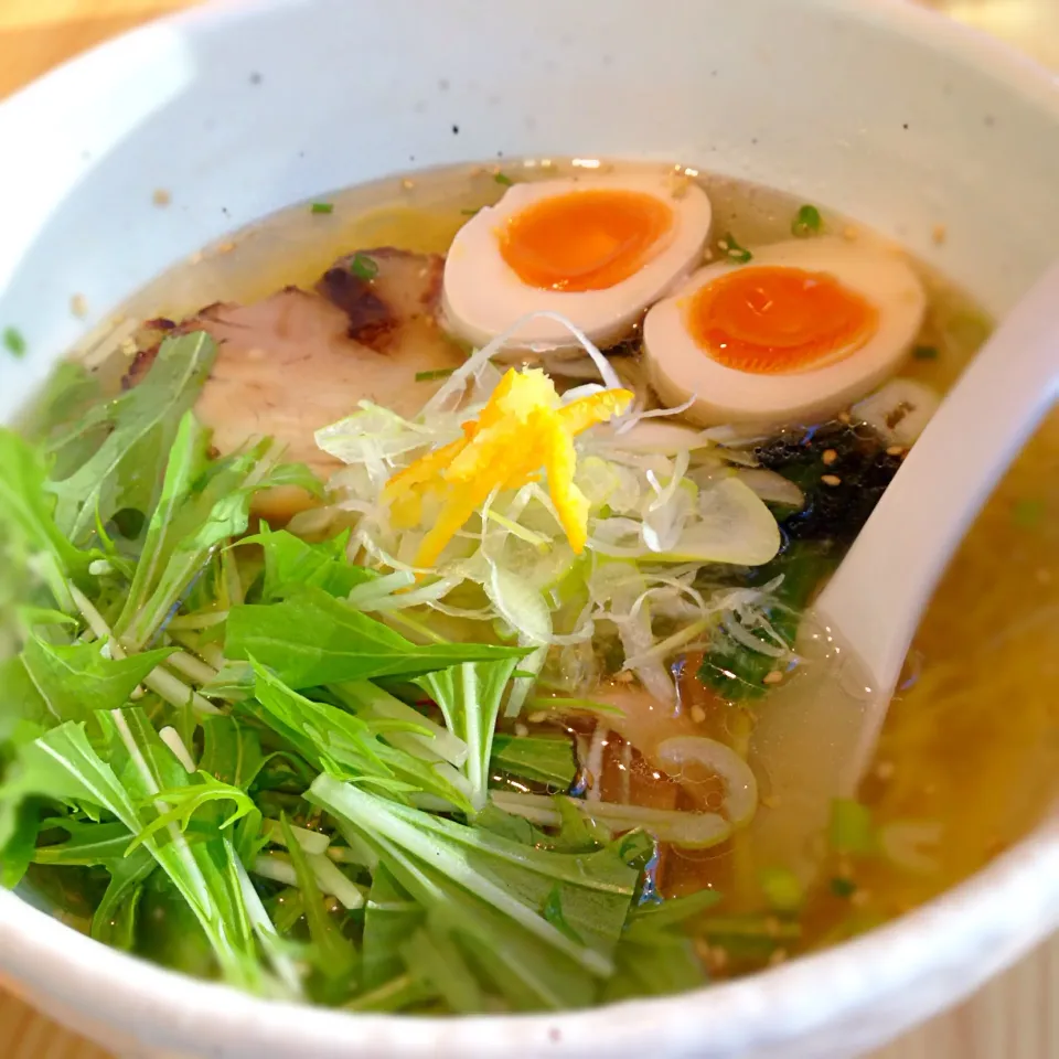 Snapdishの料理写真:ゆず塩ラーメン@水道橋・蟻塚|こなちゅんさん