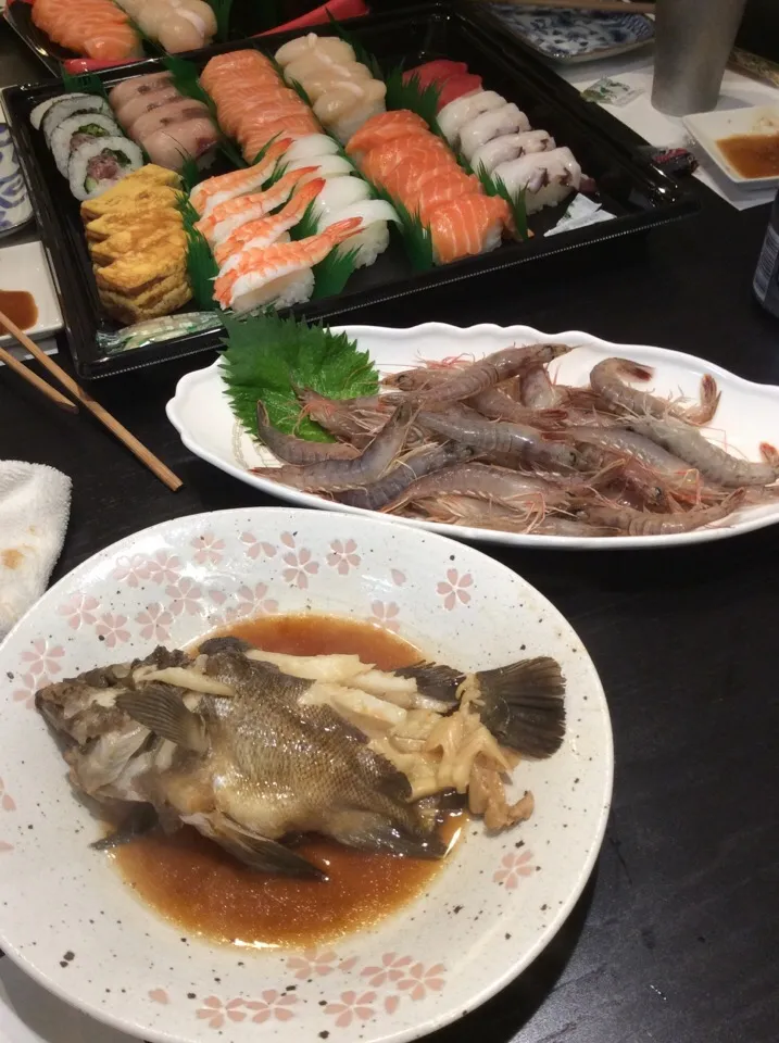 メバルの煮付けと小太海老のお刺身🍤踊り食いで♡|profumoさん